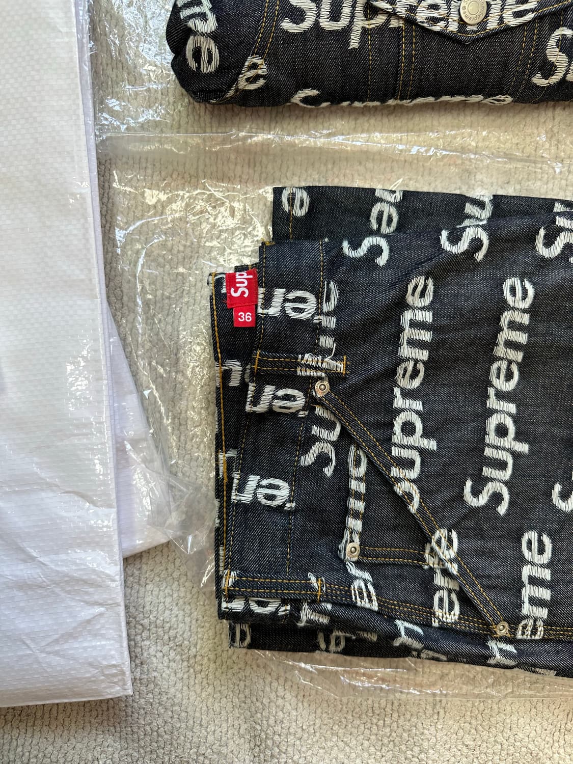 슈프림 자카드 로고 데님 셋업  (자켓/팬츠) 상품이미지3