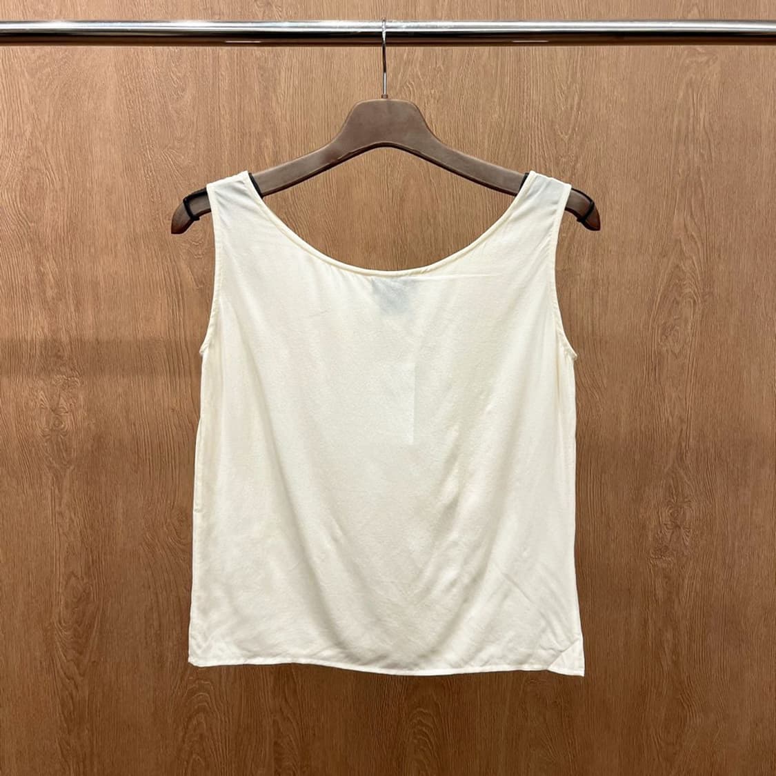 구찌 슬리브리스 블라우스 와이드 라운드넥 무지 디테일 레귤러핏 아이보리 상품이미지3