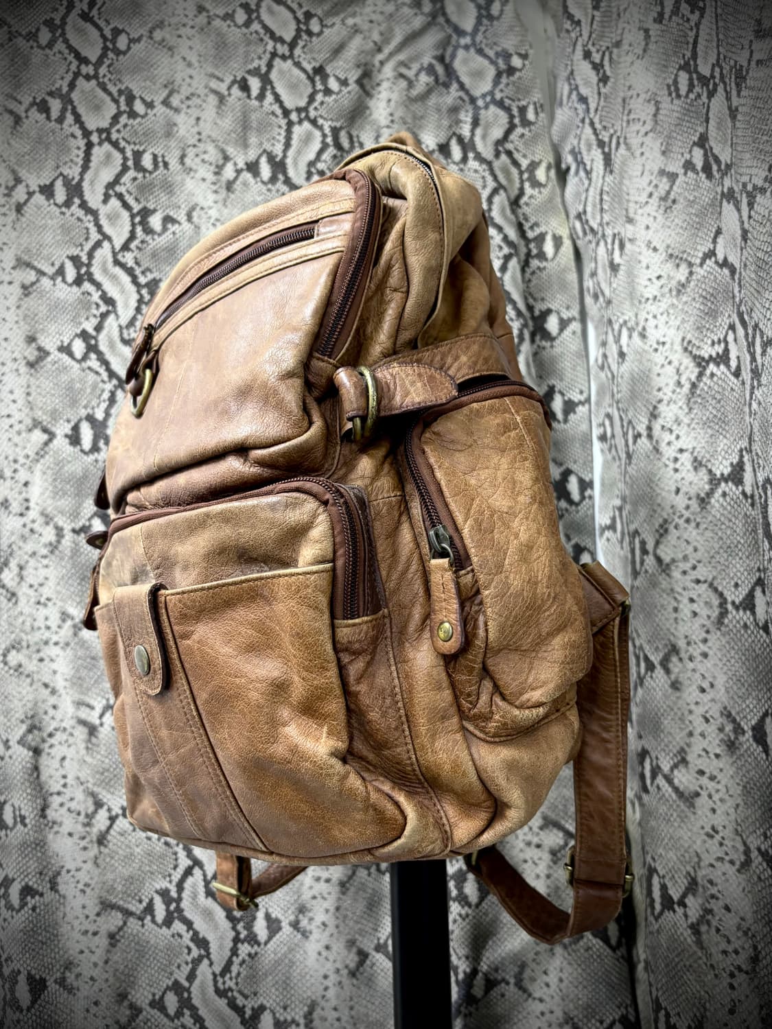 [UTILITY] Multi Pocket Buckle Leather Ba 상품이미지2