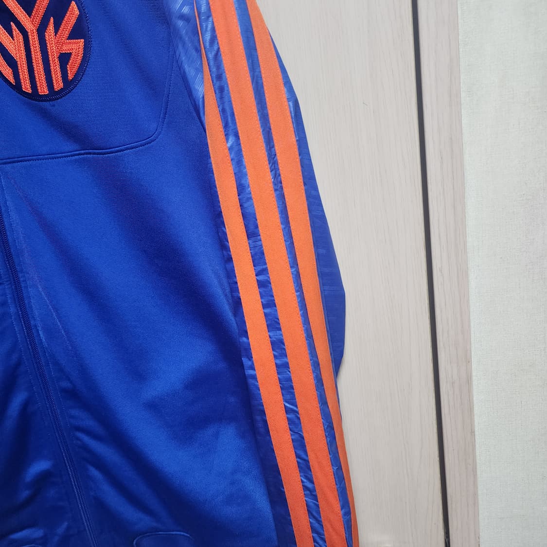 아디다스 x NBA 뉴욕 닉스 트랙탑 져지 (100) 상품이미지4