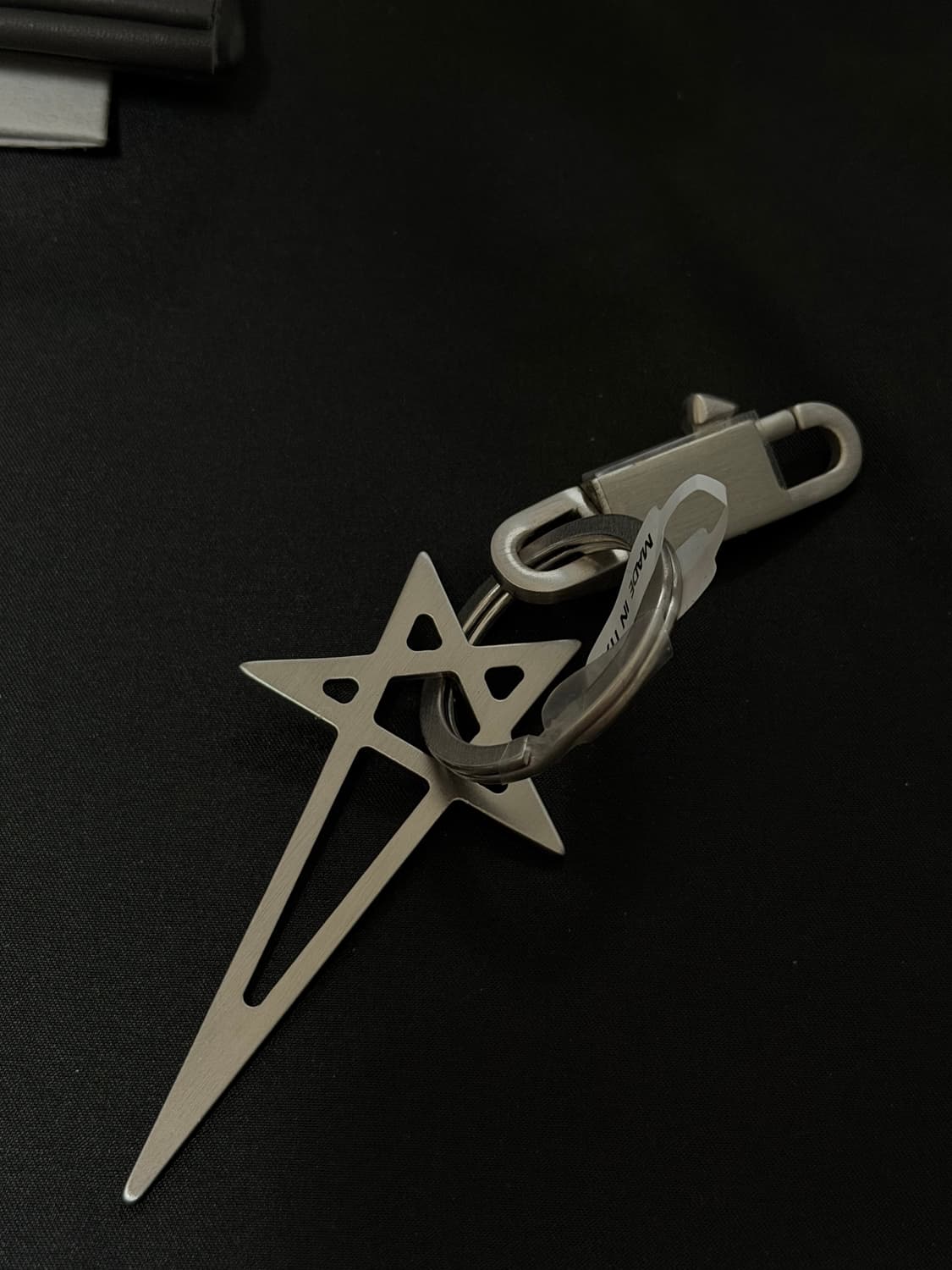 릭오웬스 펜타그램 키링 상품이미지2