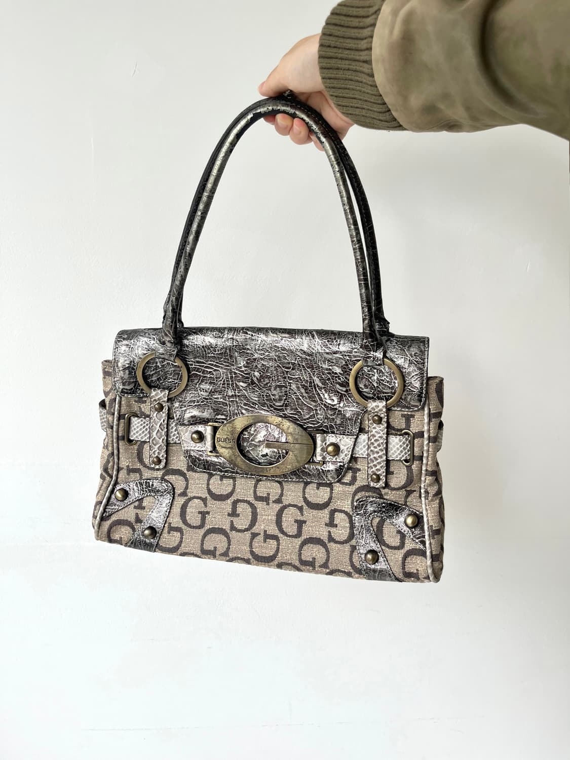 Guess 00s metalic square bag 상품이미지1