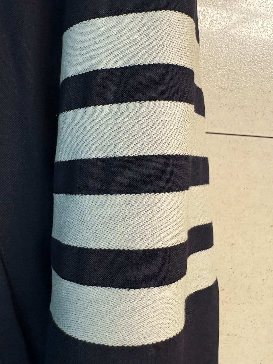 톰브라운 사선 후드 자켓 상품이미지3