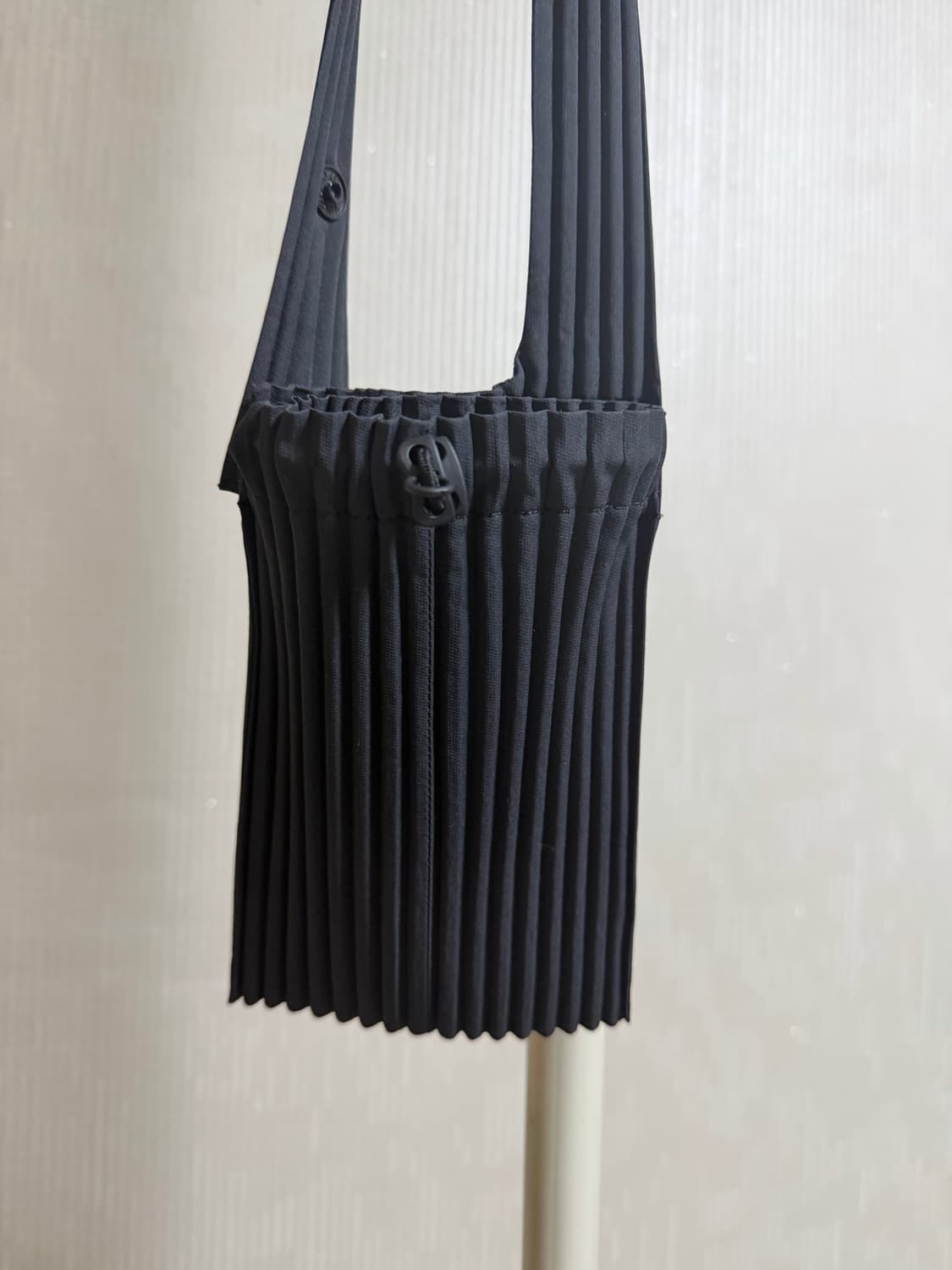 옴므플리세 미니 크로스백 상품이미지2