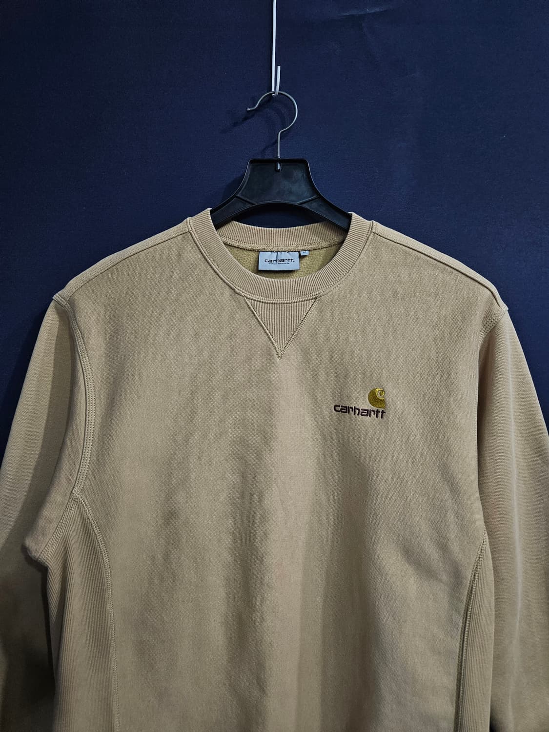 칼하트 자수로고 베이지 남성 세미오버핏 95 기모 맨투맨  상품이미지7