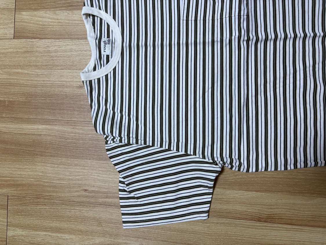 러프사이드 반팔 티 팝니다 상품이미지2