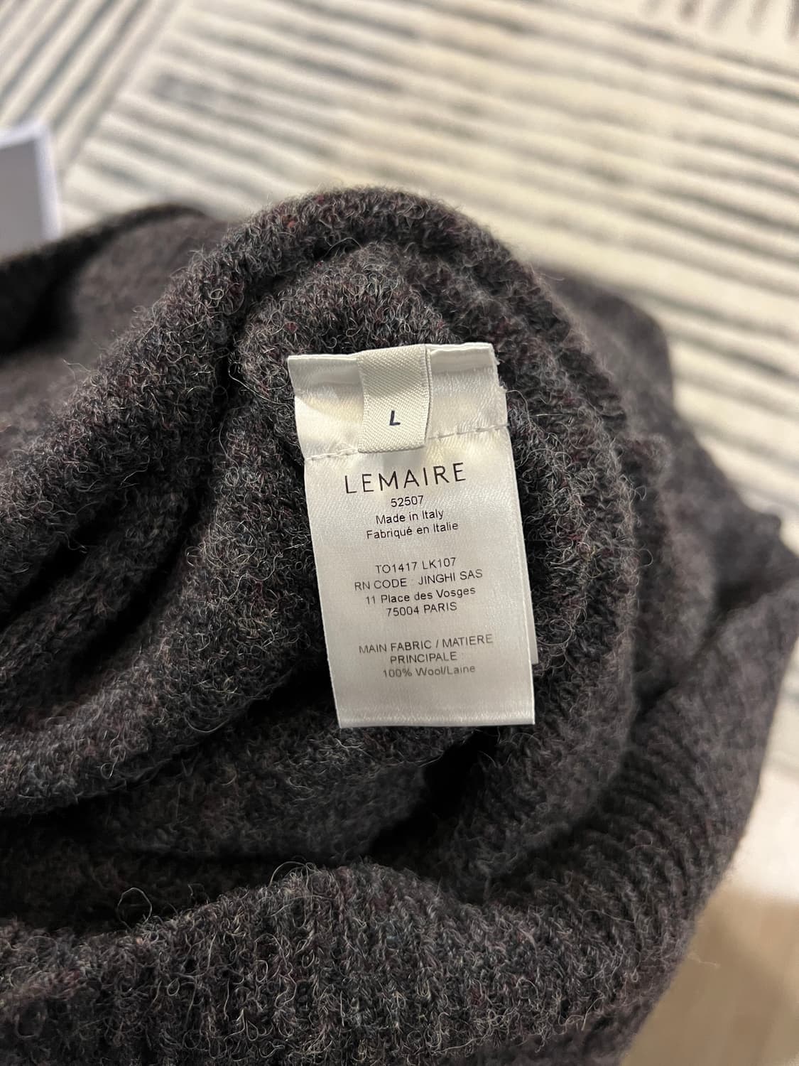 [L] 르메르 25FW 블랙 박시 V넥 스웨터 상품이미지3