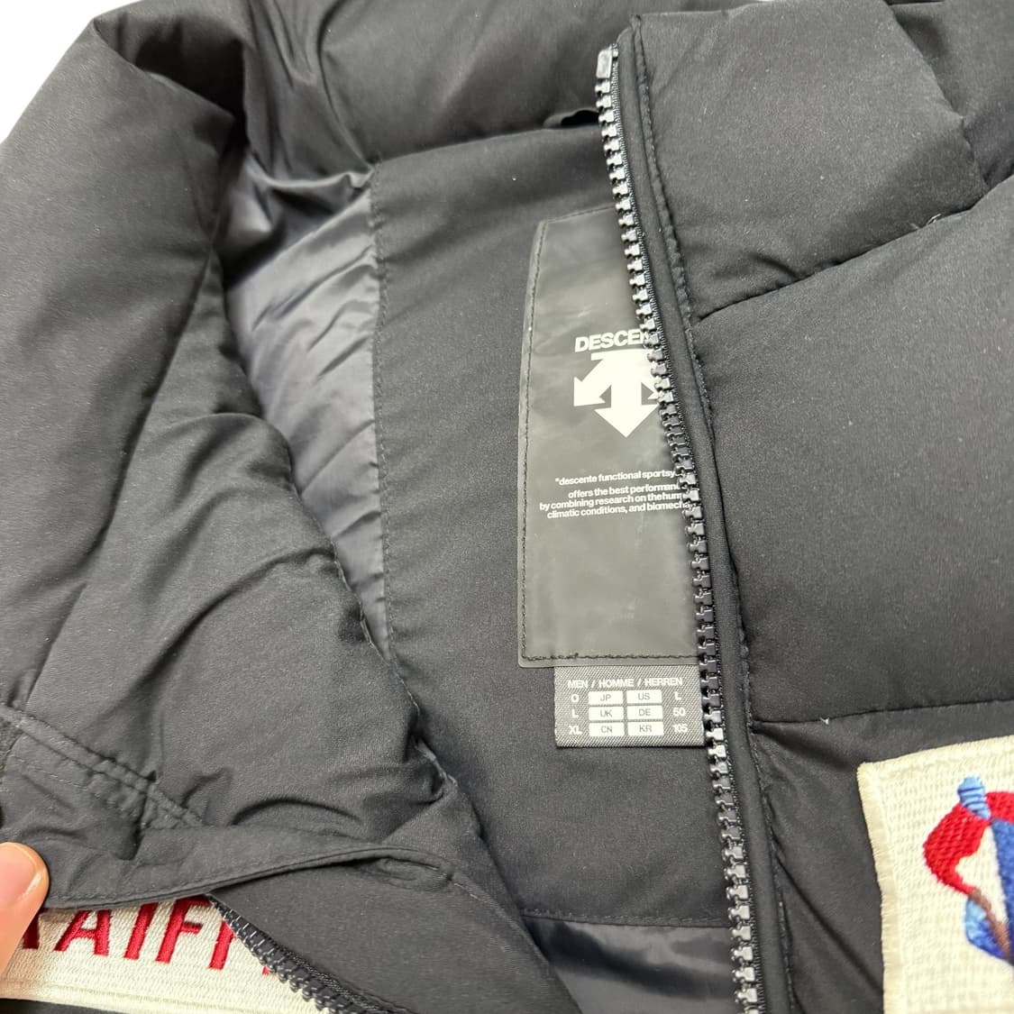 데상트 아우디 패딩조끼 상품이미지2