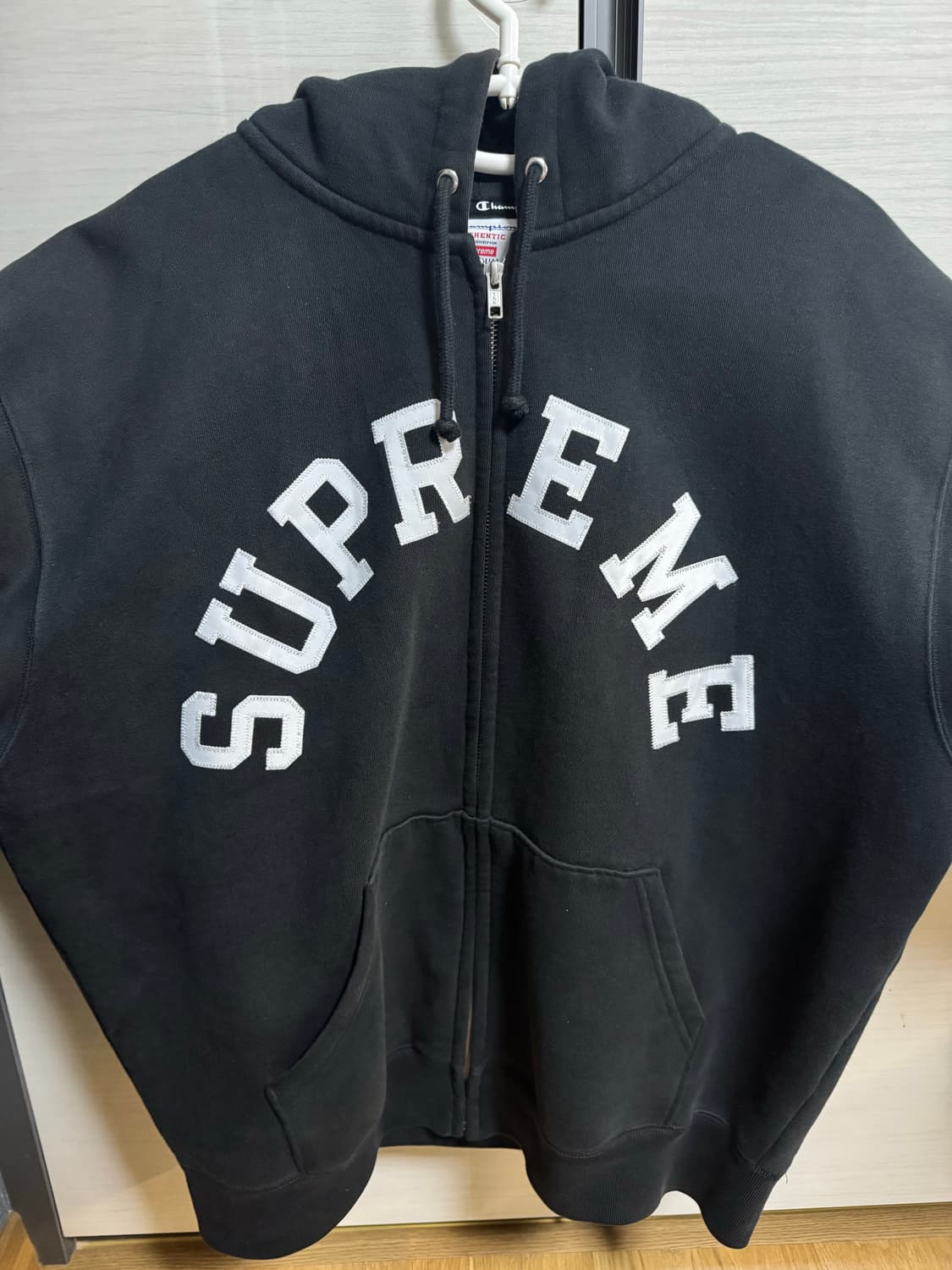 슈프림 챔피온 후드집업 M 스웨트셔츠 블랙 - 24SS 상품이미지1