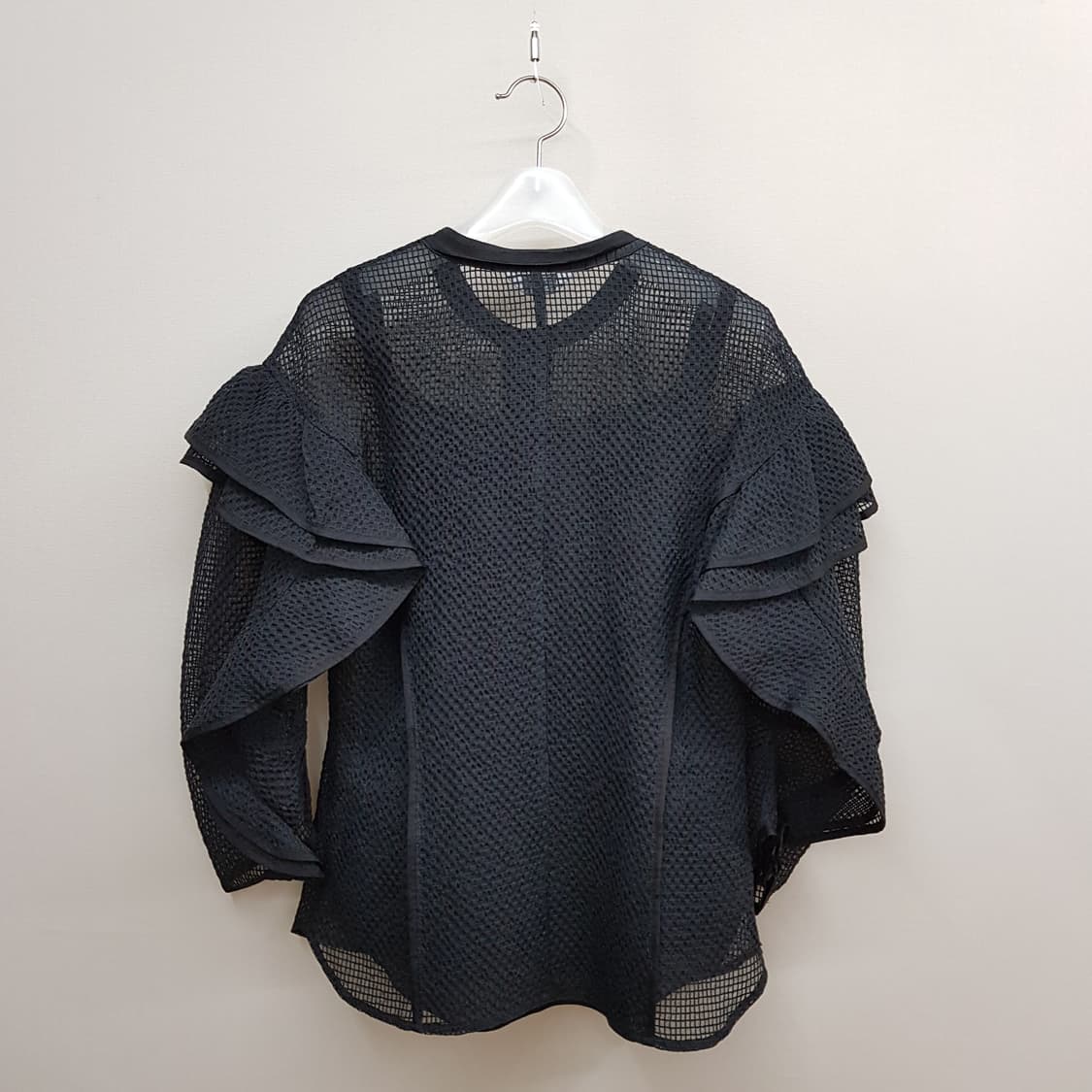 OBZEE 오브제 2022 메쉬소재  러플 블라우스 82-94-160 상품이미지5