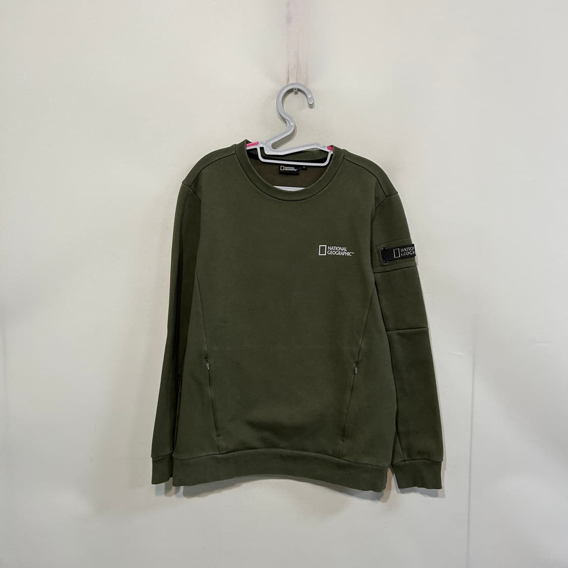 내셔널지오그래픽 남성 카키색 기모 맨투맨 100 상품이미지1