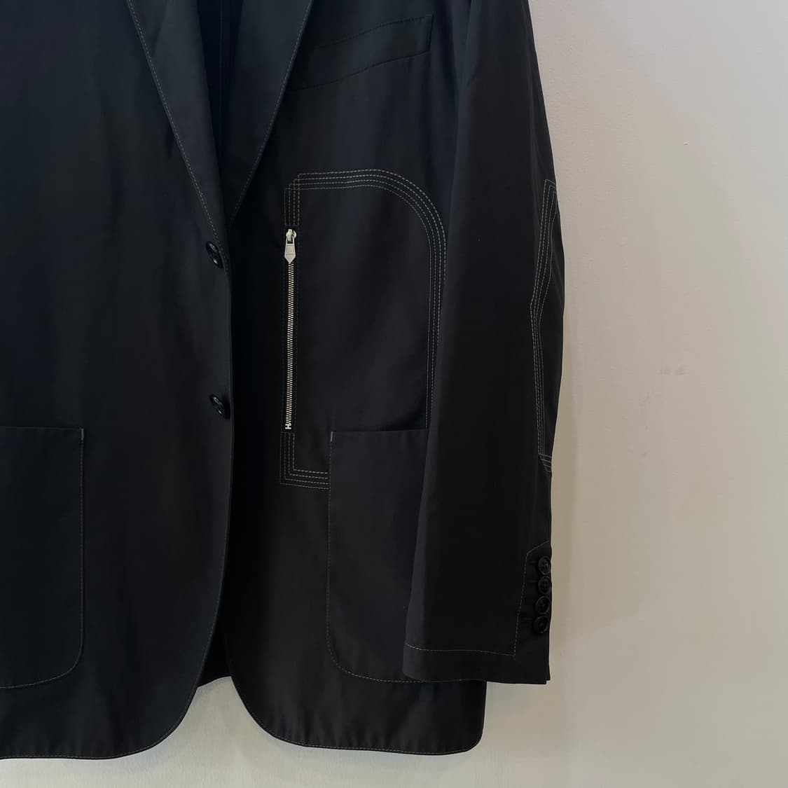 에르메스 24ss 스티치 지퍼 포켓 블레이져 상품이미지5