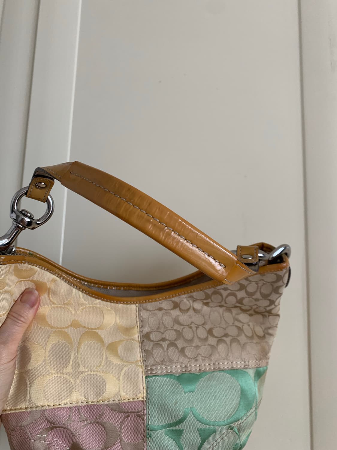 코치 호보 패치 백. 스몰사이즈 상품이미지5