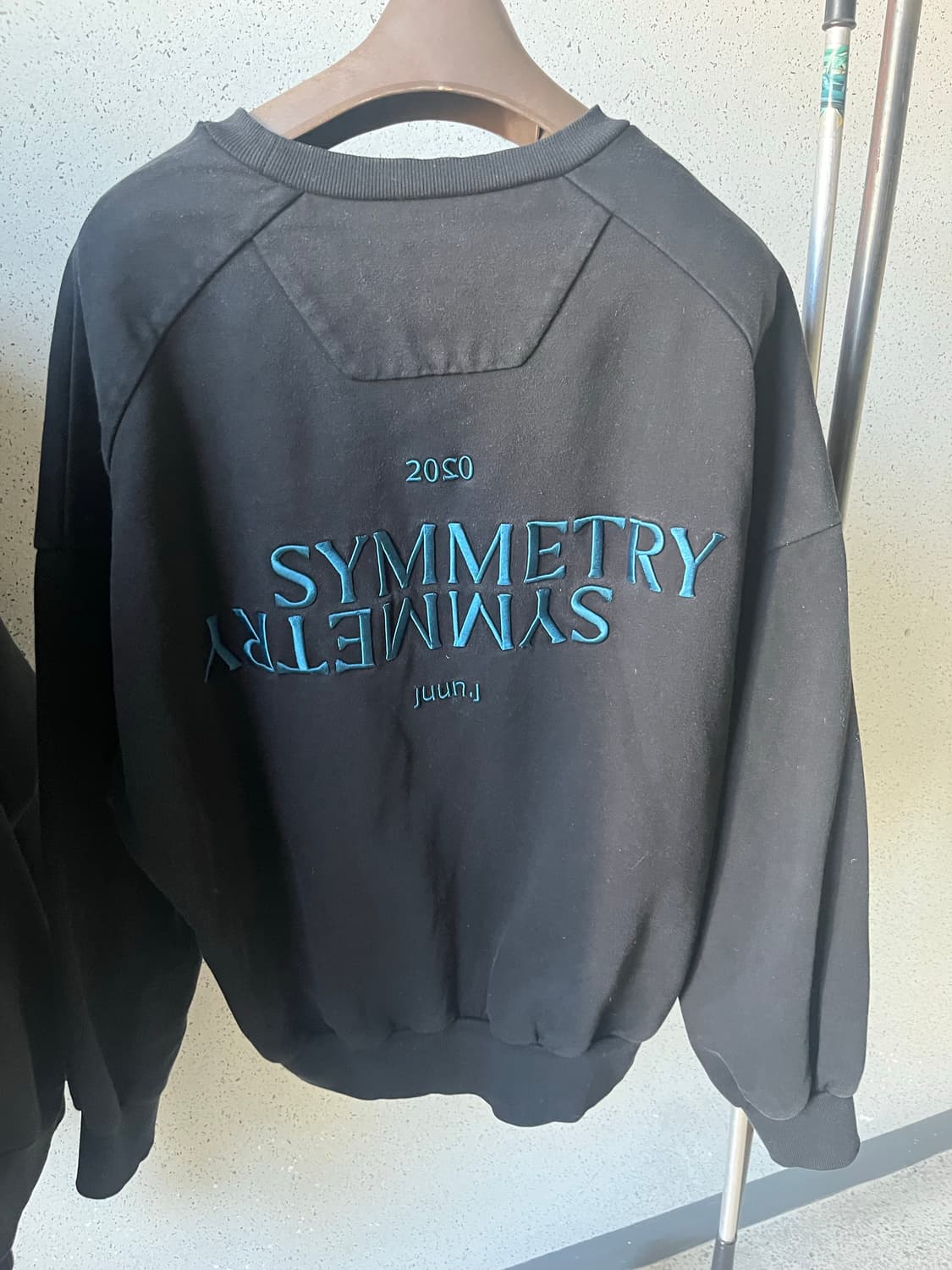 준지 20fw 시멘트리 오버핏 맨투맨 상품이미지2