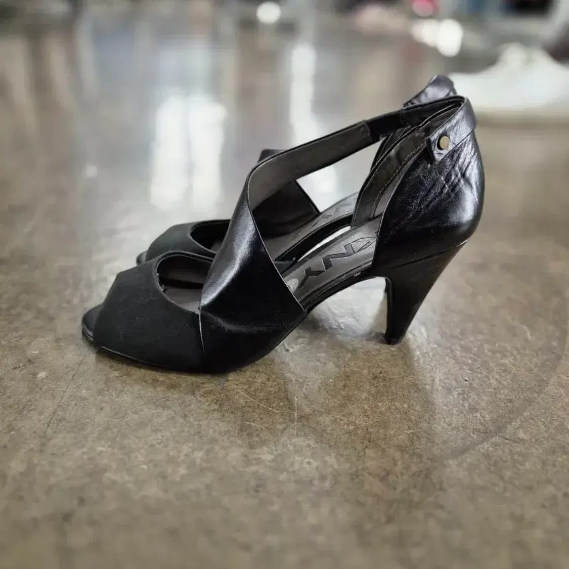 DKNY 블랙 힐 240 상품이미지3