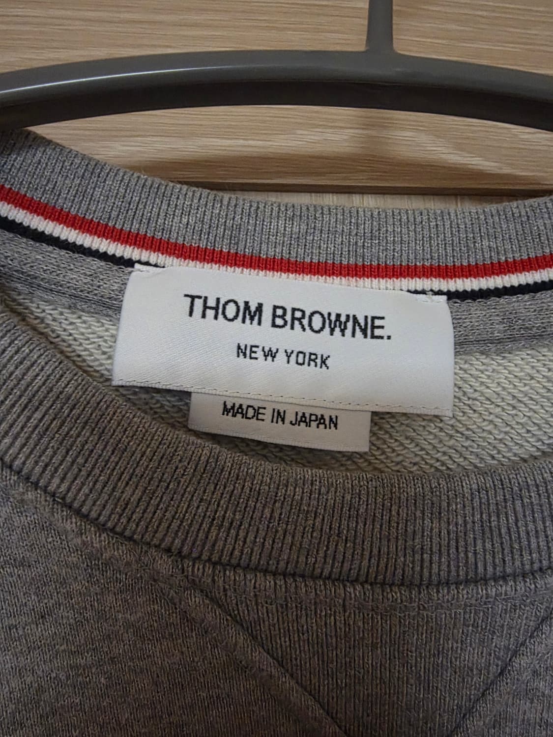 [3사이즈]24년 톰브라운 엔지니어드 사선완장 맨투맨 그레이 상품이미지7