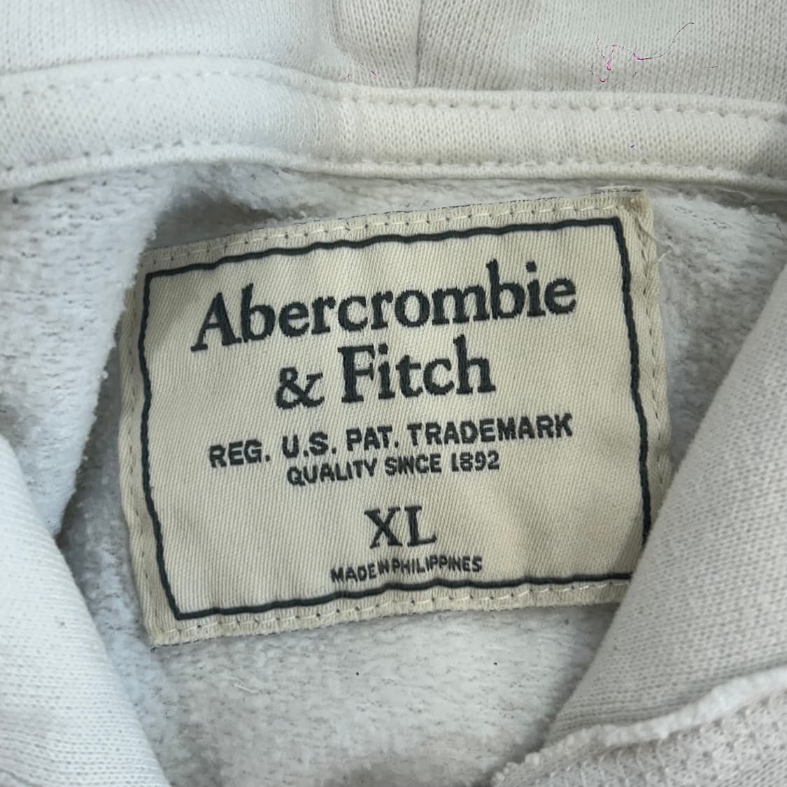 Abercrombie 아베크롬비 다크네이비 로고 화이트 후드티  상품이미지5