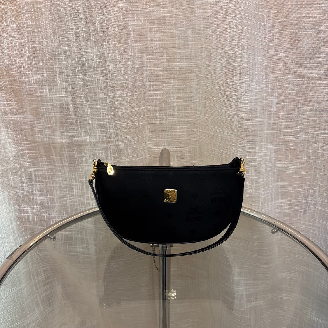 정품 MCM 반달 미니백     상품이미지1