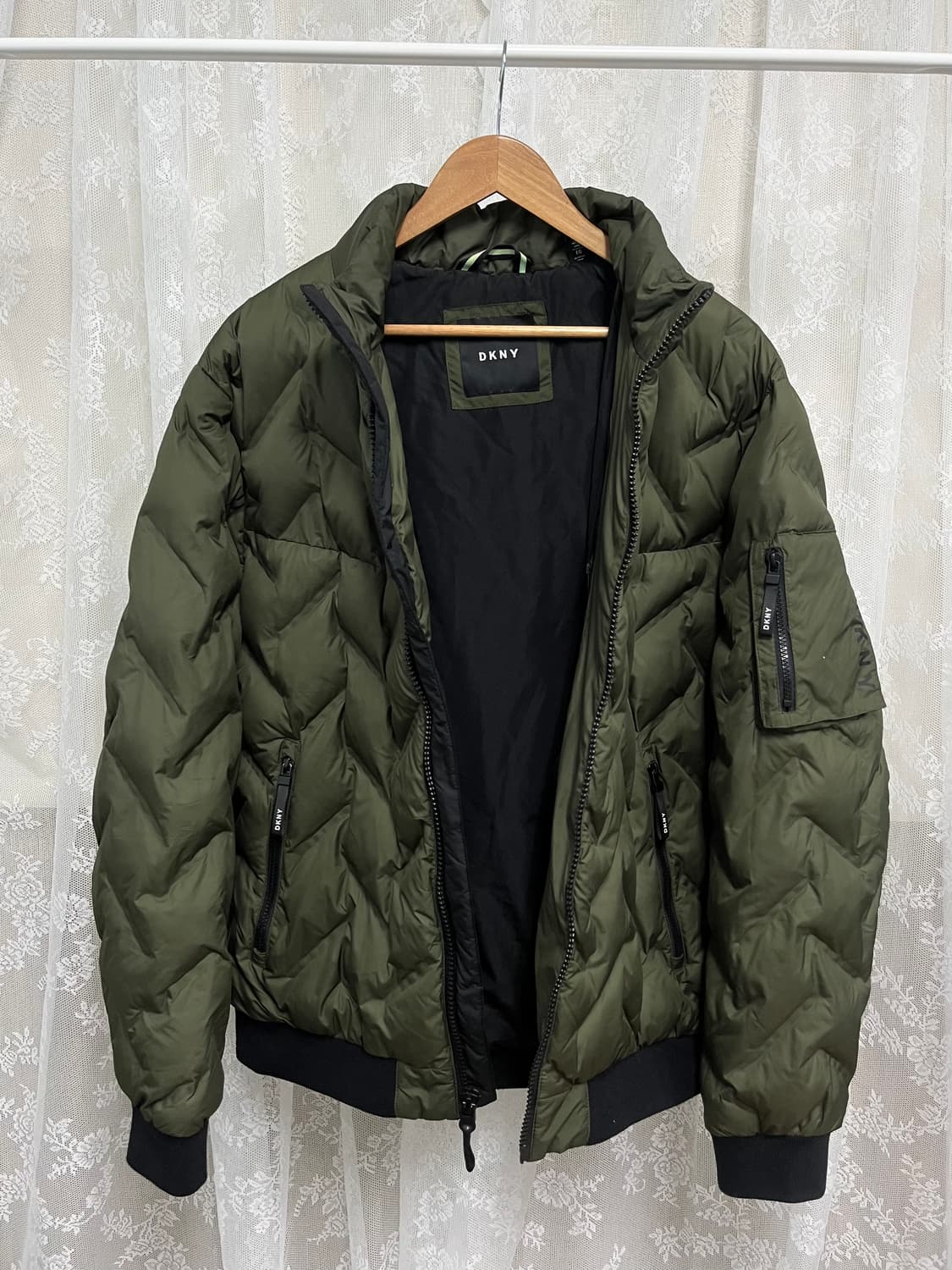 XL) DKNY 남성 퀼팅 패딩 점퍼 카키 상품이미지3