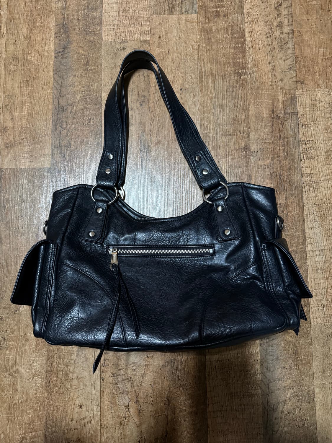 (급처)이우가라마커스 스터드 레더 숄더백 상품이미지3