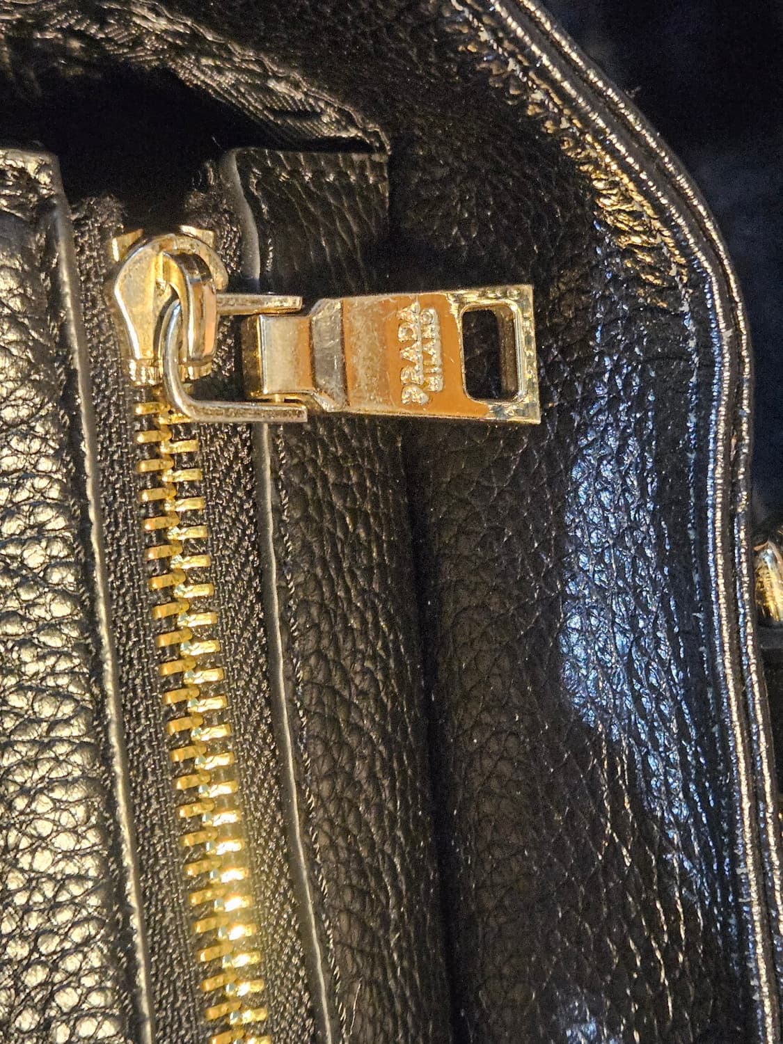 PRADA 프라다 블랙 토트백 상품이미지4