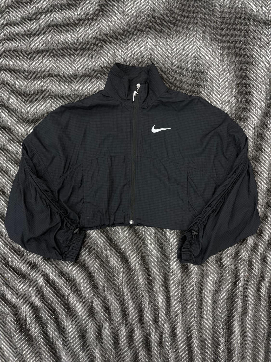 나이키 크롭 바람막이 블랙 상품이미지1