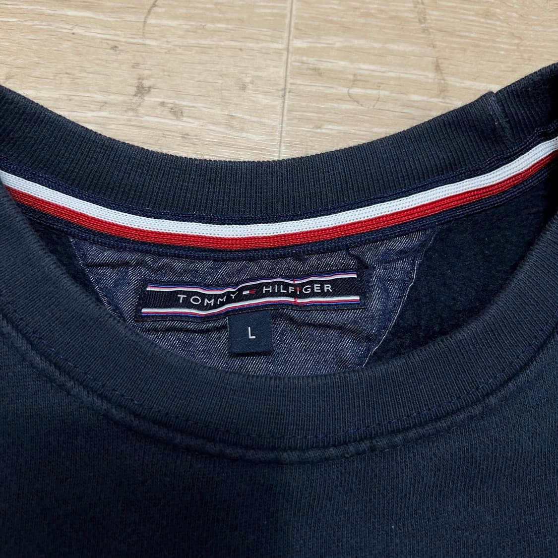 타미힐피거 스몰플래그 기모 맨투맨 크루넥 티셔츠 [네이비] L/100 상품이미지5