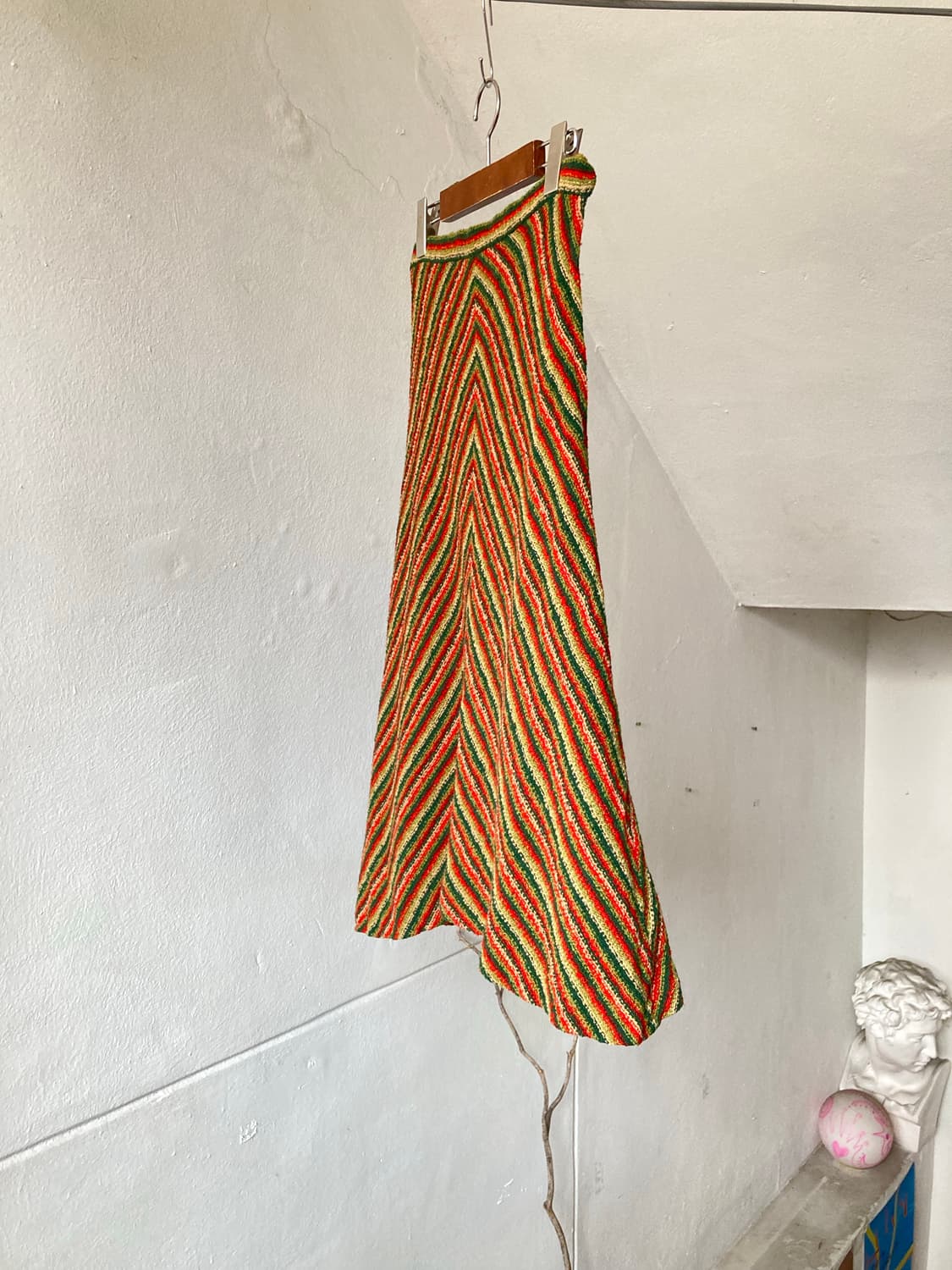 사선 언발 울 패턴 미디 스커트 상품이미지4