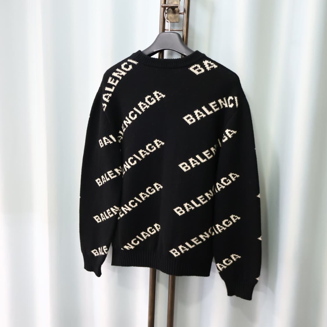 발렌시아가 멀티로고 블랙 울 니트 L/105 상품이미지5