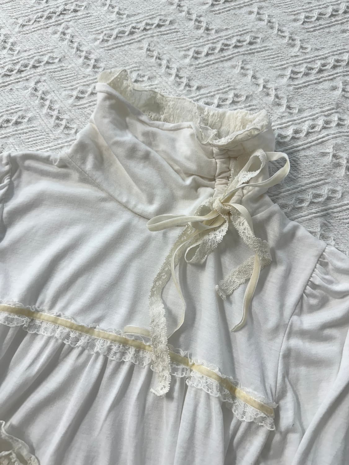 레이스 셔링 디테일 폴라 넥 티 상품이미지9