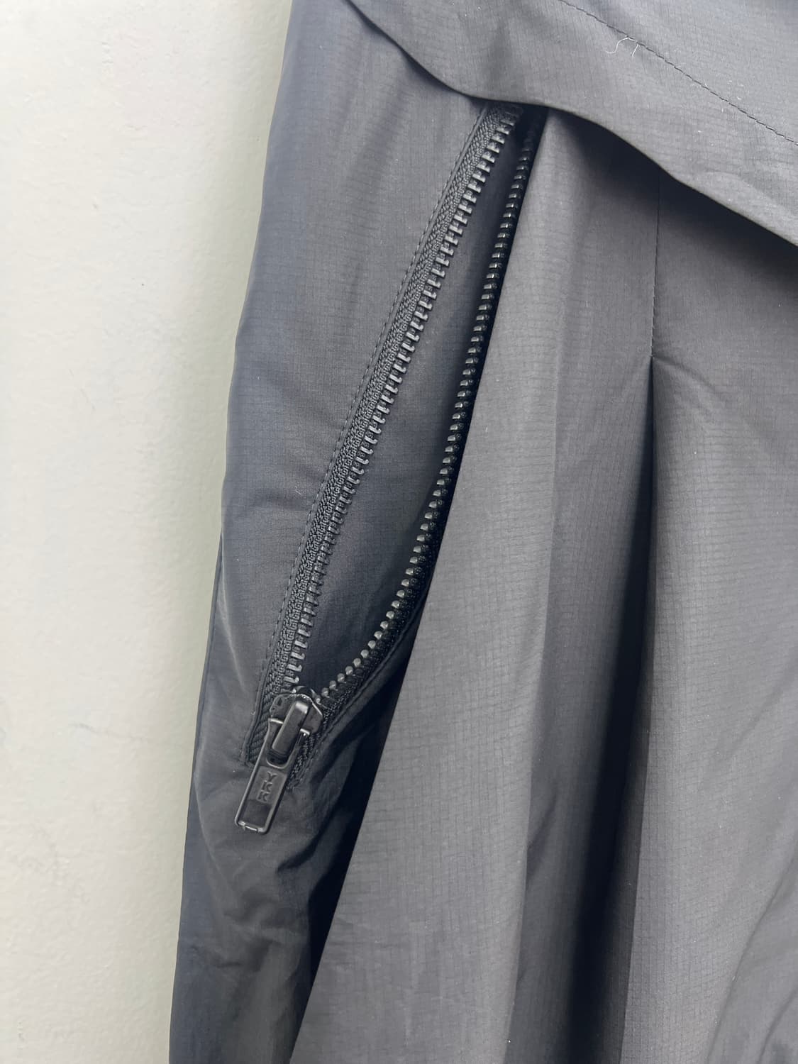 Nicolas andreas taralis x uniqlo 포켓 스커트 상품이미지5