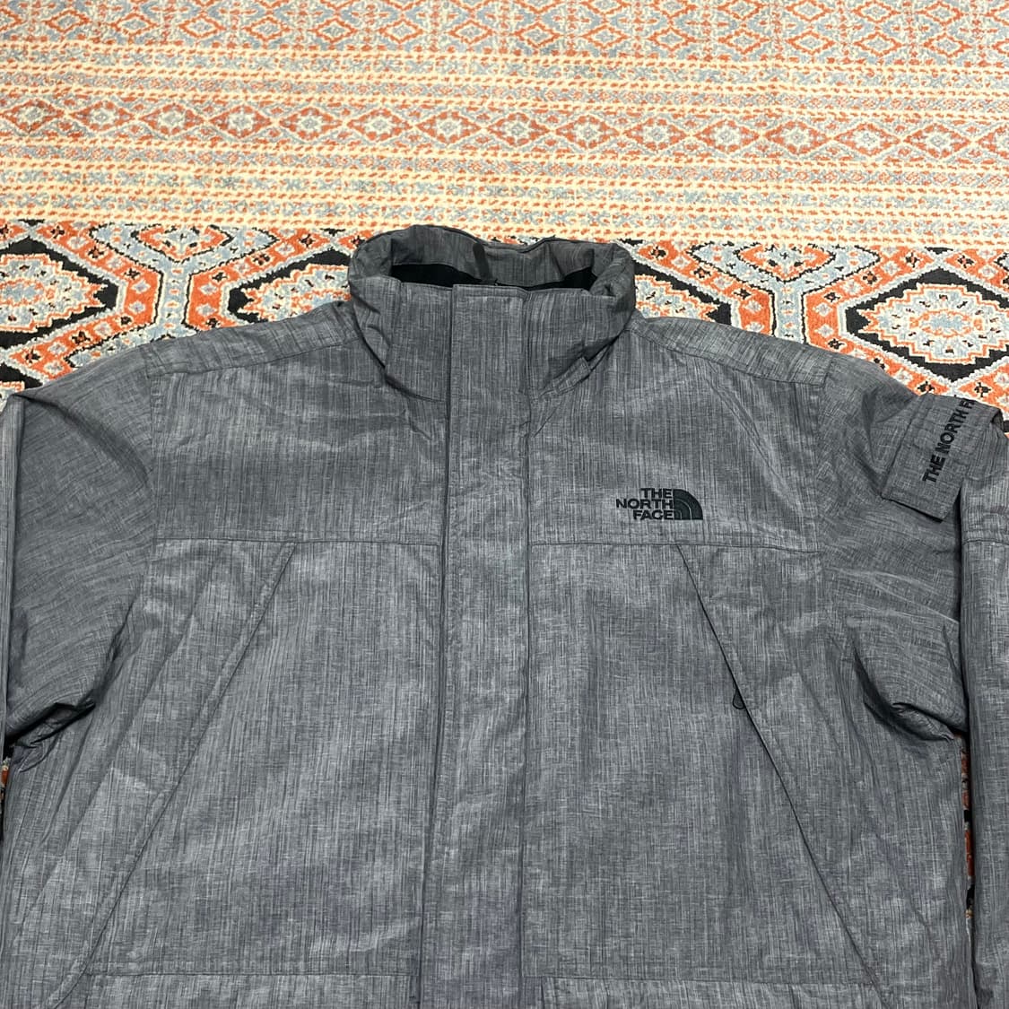 노스페이스 그레이 사선포켓 폴리 패딩점퍼 남성100 상품이미지2