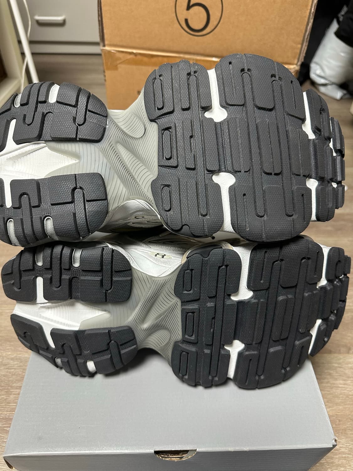 [42] 발렌시아가 카고 스니커즈 화이트 그레이 상품이미지8