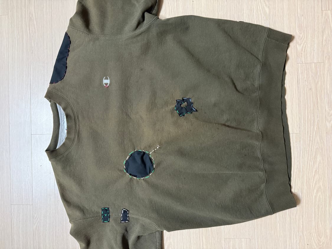 직접 자수한 챔피온 맨투맨 판매합니당 상품이미지1