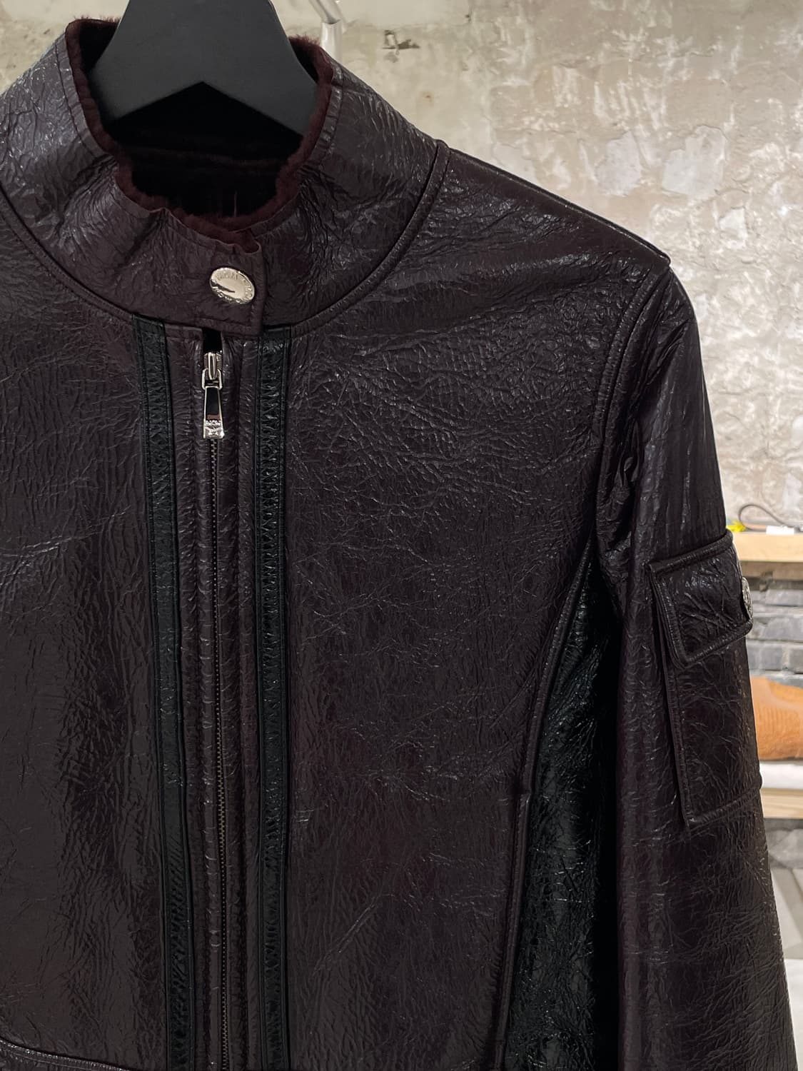 mcm 와인 글로시 쉽 레더 자켓 상품이미지3