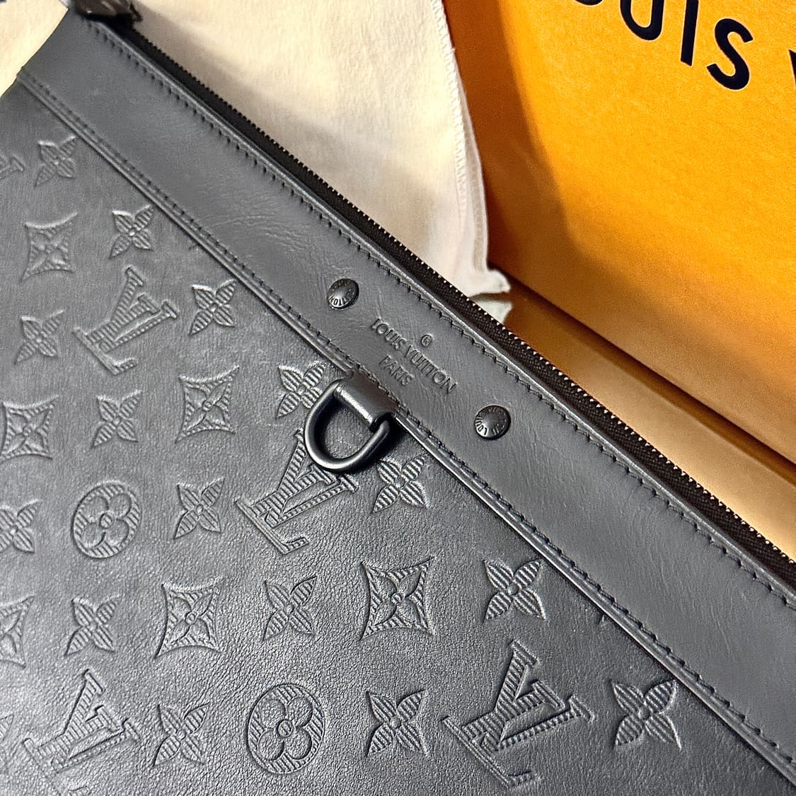 [새상품급/풀구성] 루이비통 디스커버리 쉐도우 클러치백 상품이미지2