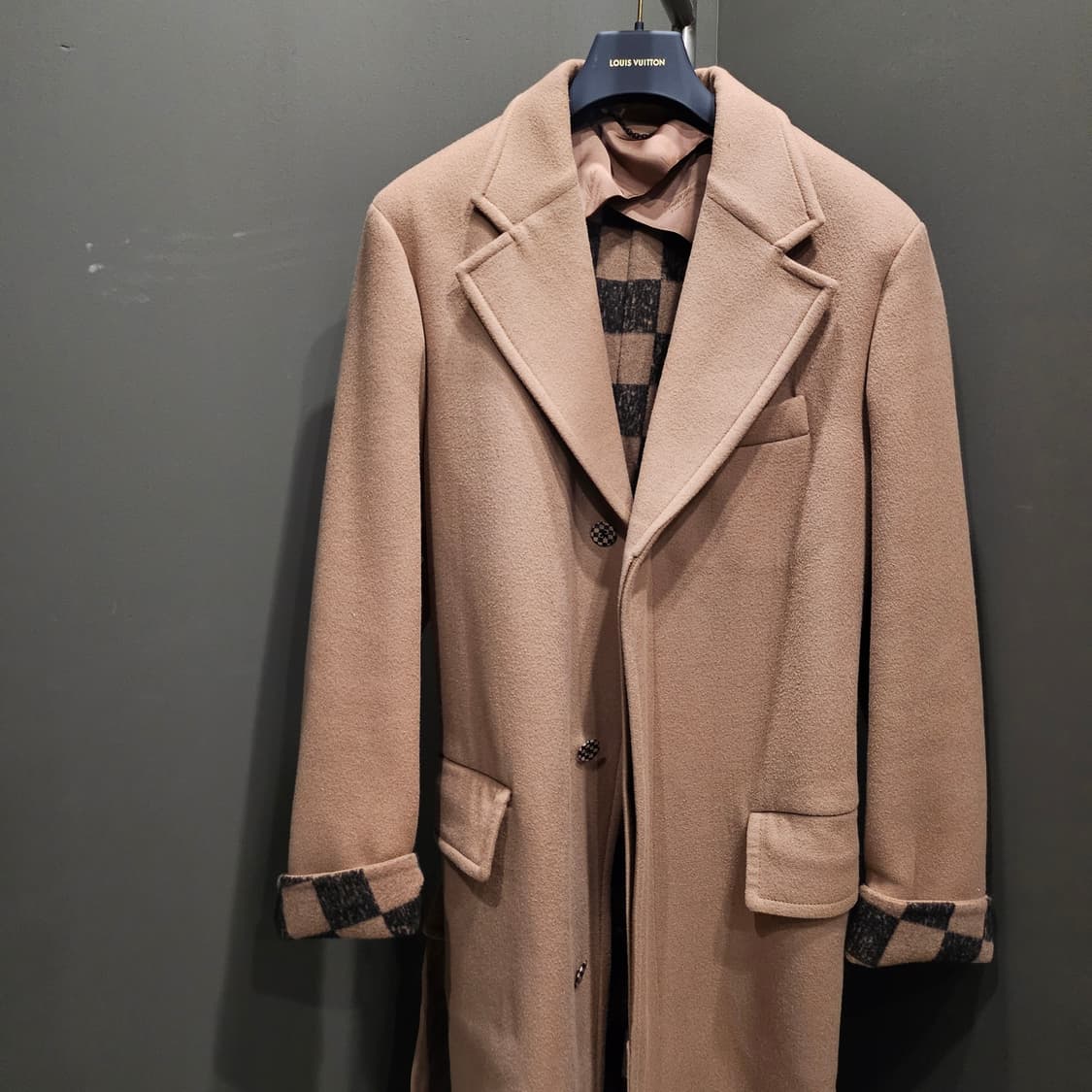 루이비통 다미에 벨티드 버클 포켓 신상 코트 상품이미지2