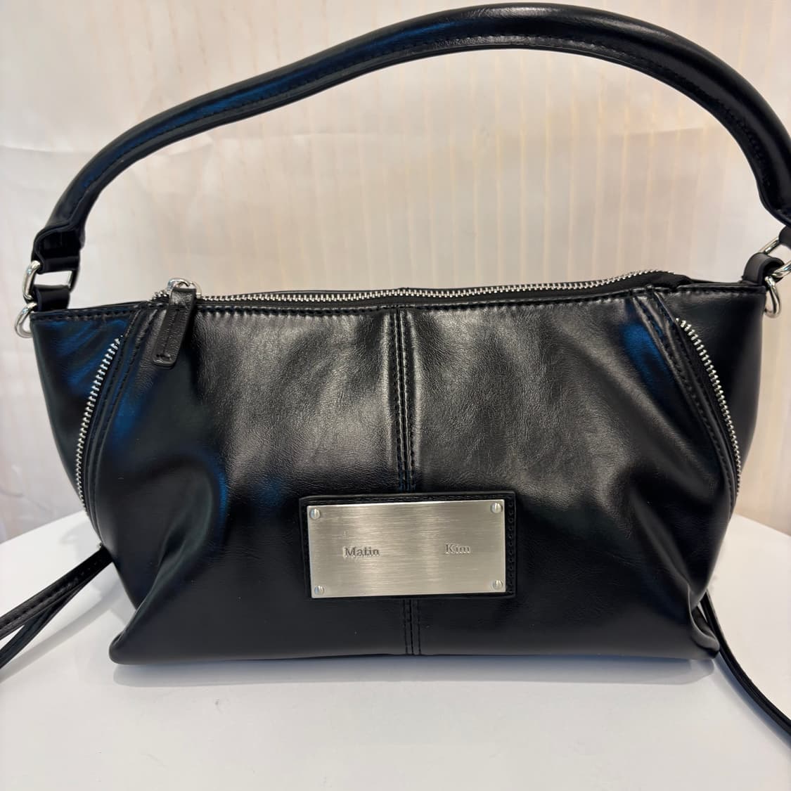 정품 마뗑킴 사이드지퍼 숄더백     상품이미지2