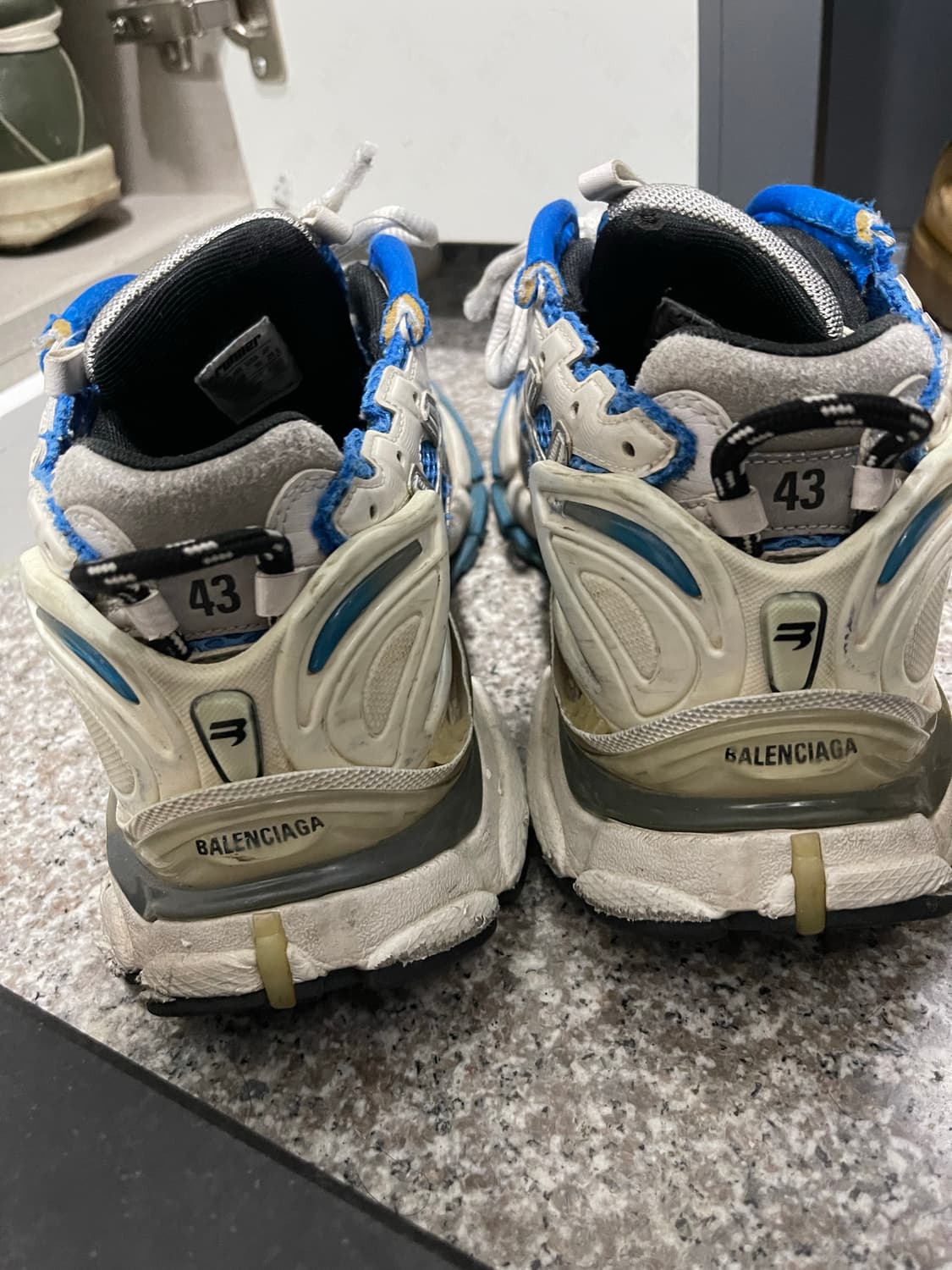 발렌시아가 뉴러너 43 상품이미지2