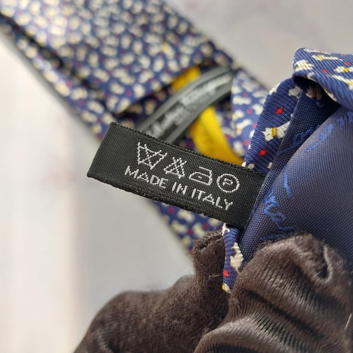 페라가모 실크 네이비 강아지 패턴 넥타이 8.9cm A+등급 K1698
 상품이미지10