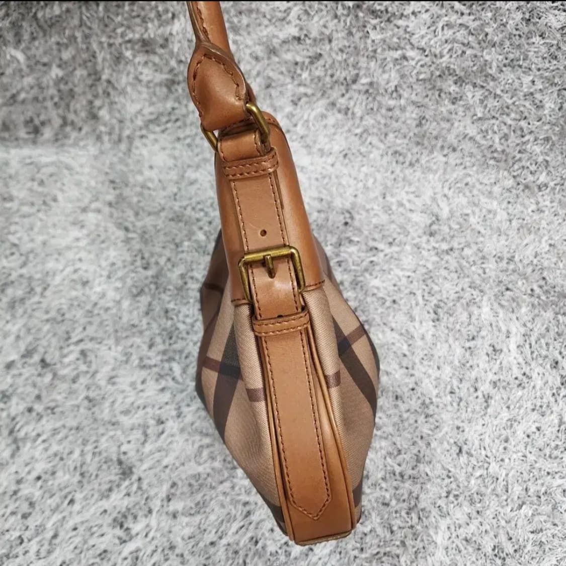 버버리 호보백 숄더백 상품이미지2