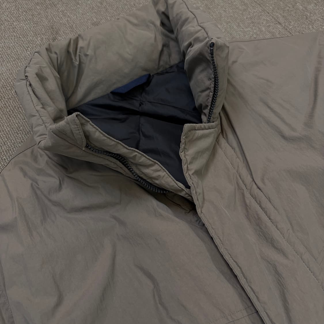 epigram 에피그램 하이넥 라이트 롱다운 자켓 상품이미지2