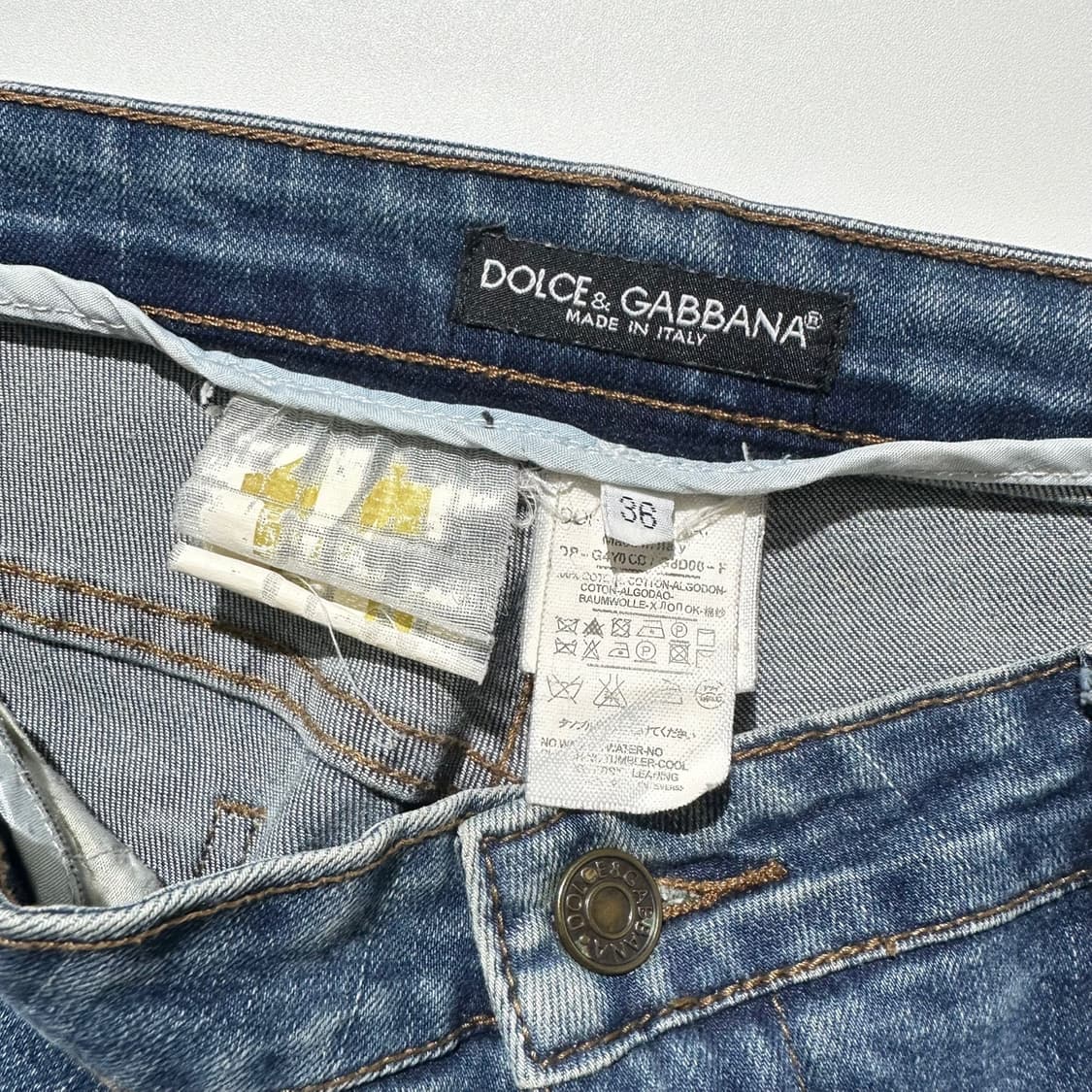 돌체 앤 가바나 메탈 플레이트 워시드 데님 팬츠 상품이미지6