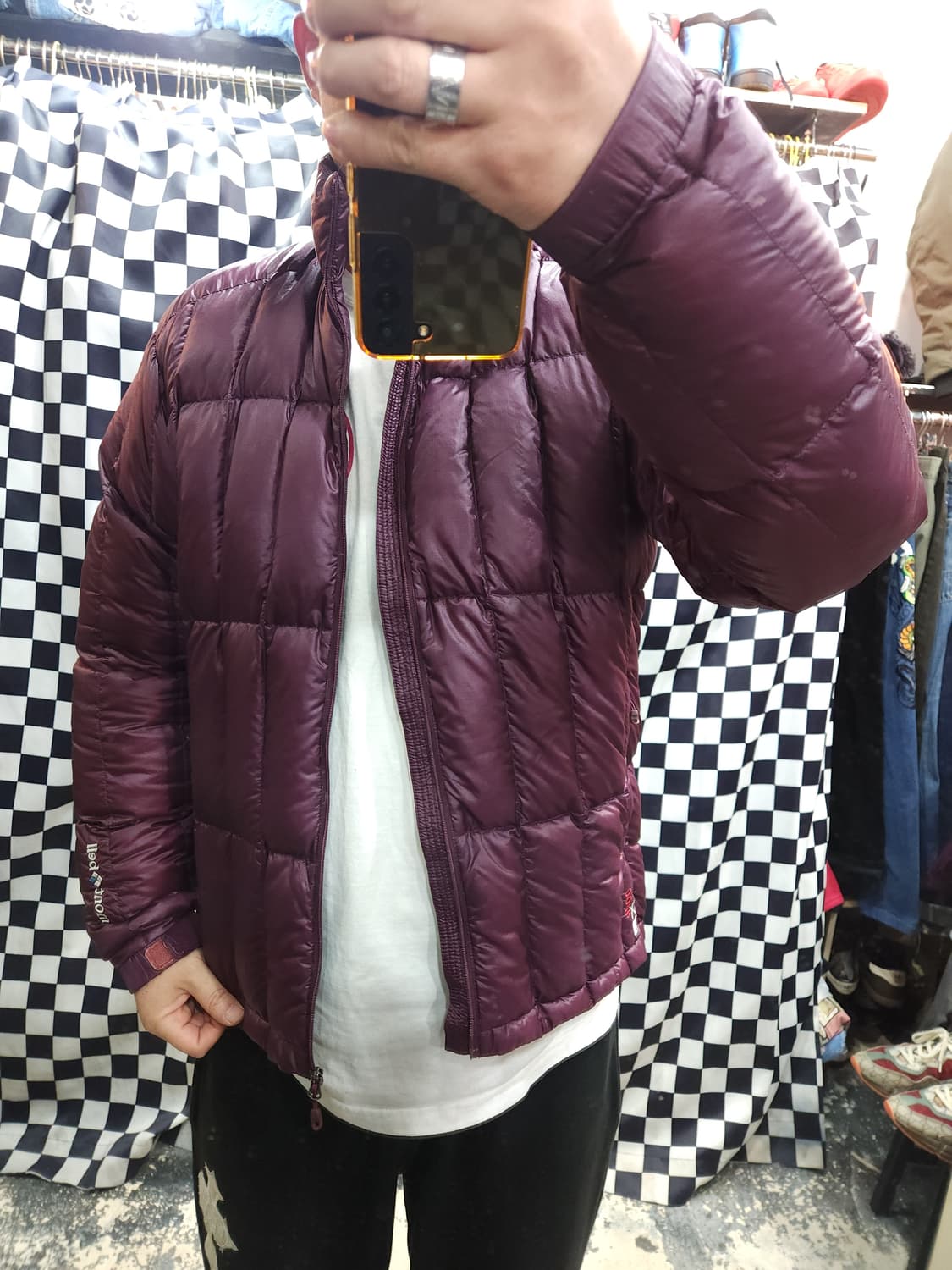 몽벨 1000필 구스 경량 패딩 점퍼
​
 상품이미지9