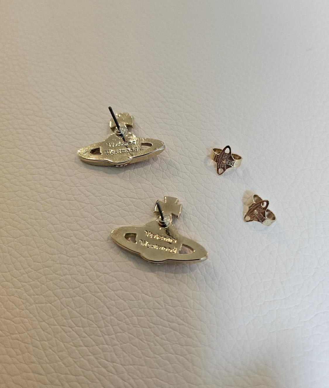 비비안웨스트우드 업사이클링 핑크큐빅 귀걸이 상품이미지5