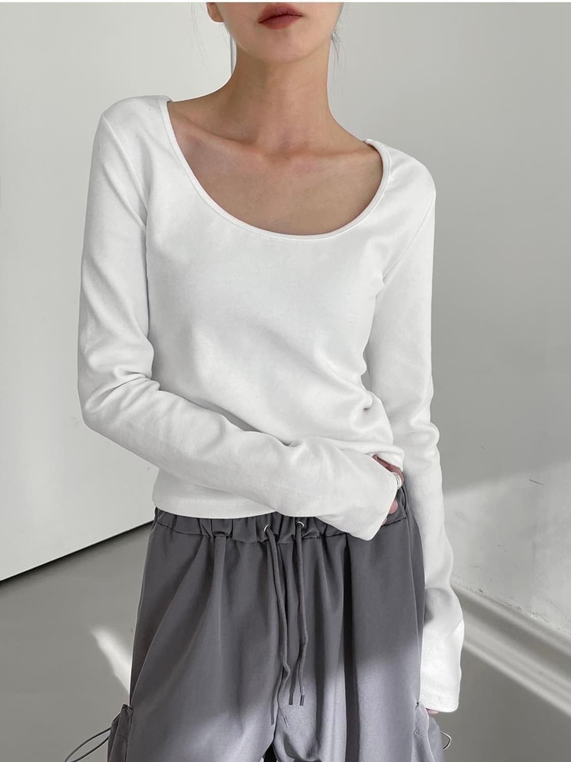 블랙업 에디르 유넥 세미크롭 긴팔티 상품이미지1