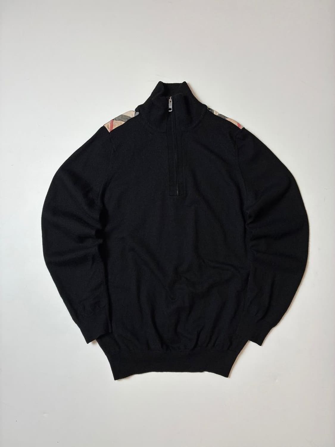 버버리 체크 트리밍 울 하프 지퍼 스웨터 PN8790 상품이미지1