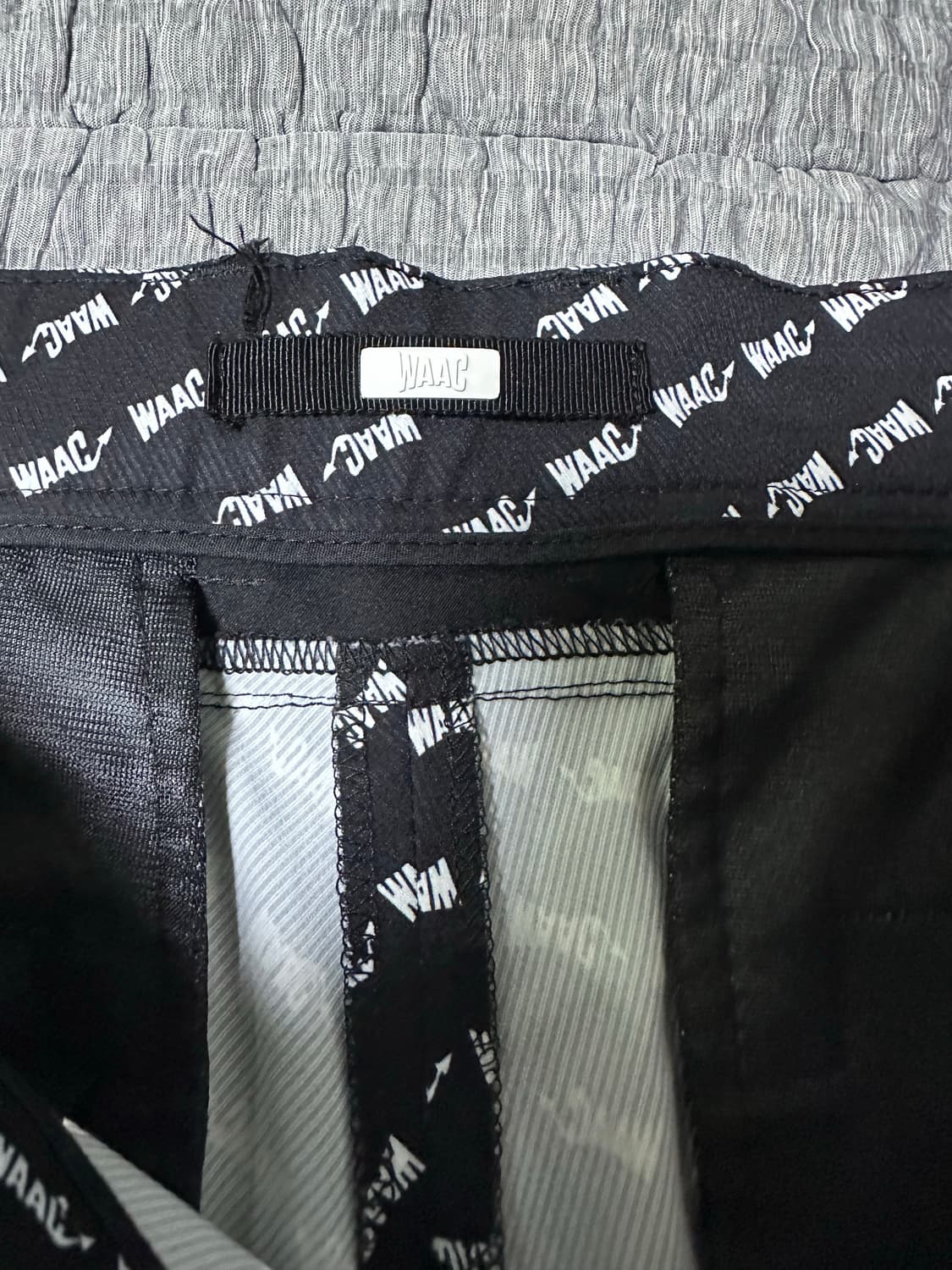 WAAC 로고 패턴 바지 블랙 상품이미지4