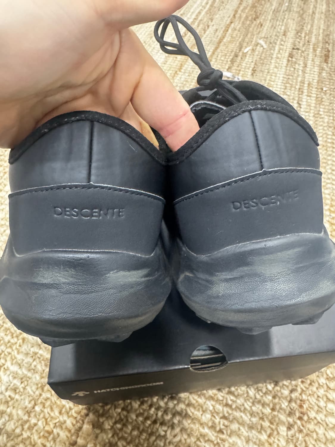 해칭룸 데상트 트레일 러닝화 블랙 280 상품이미지3