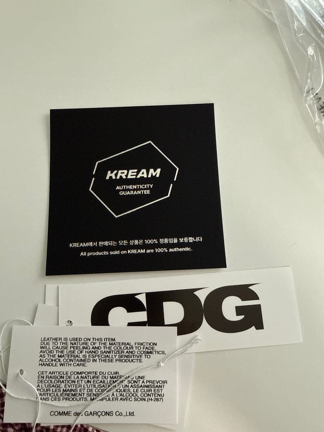 꼼데가르송 CDG 로고 지갑 EMBOSSED LOGO WALLET 상품이미지2